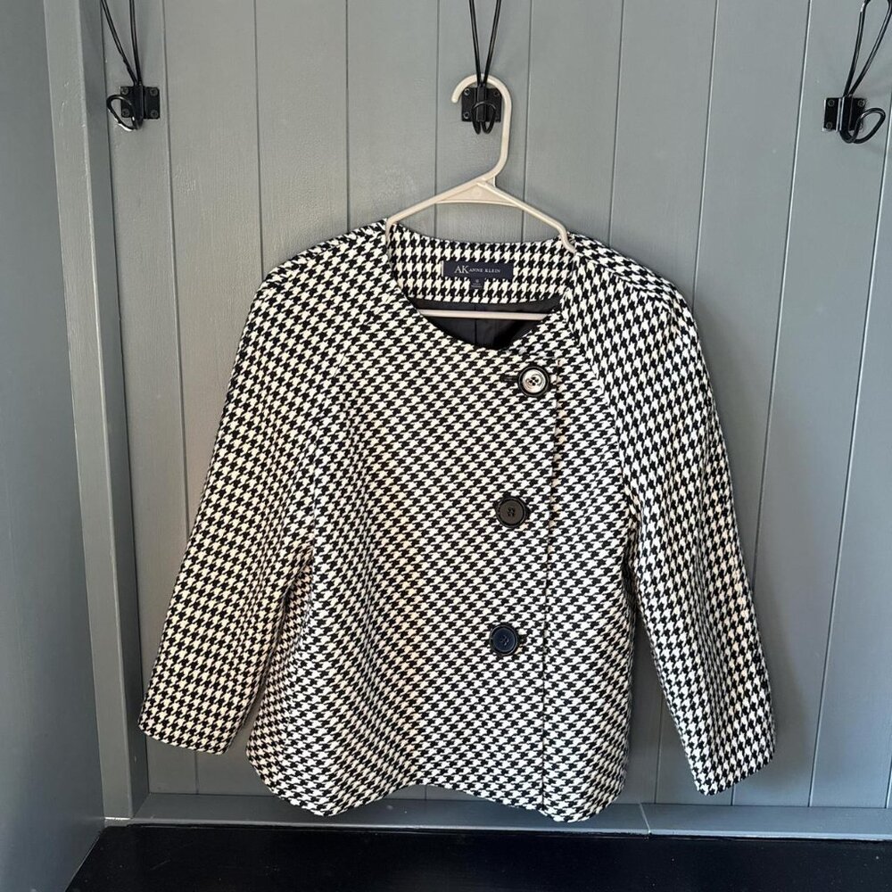 black & white houndstooth blazer. Fits a medium. #preppy #blazer #hounds